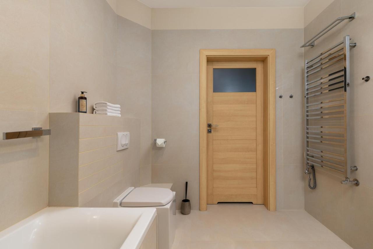 Apartment Slominskiego 5 II With Balcony By Noclegi Renters وارسو المظهر الخارجي الصورة